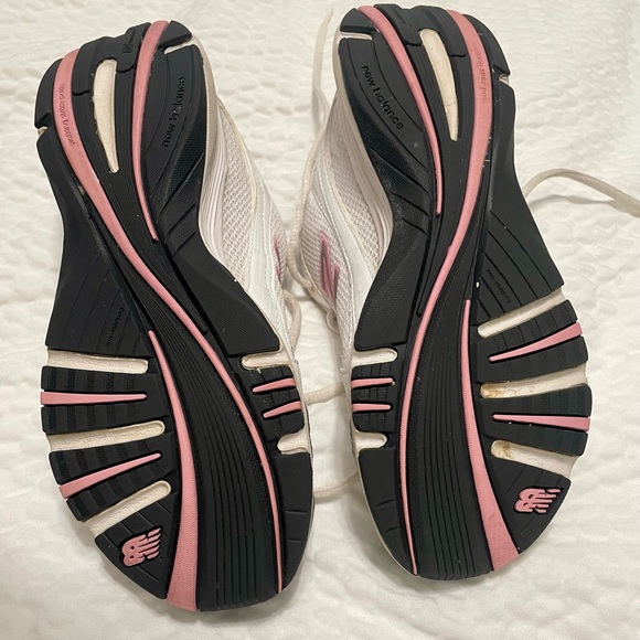 New Balance Women’s Walking Shoe - Picture 8 of 11